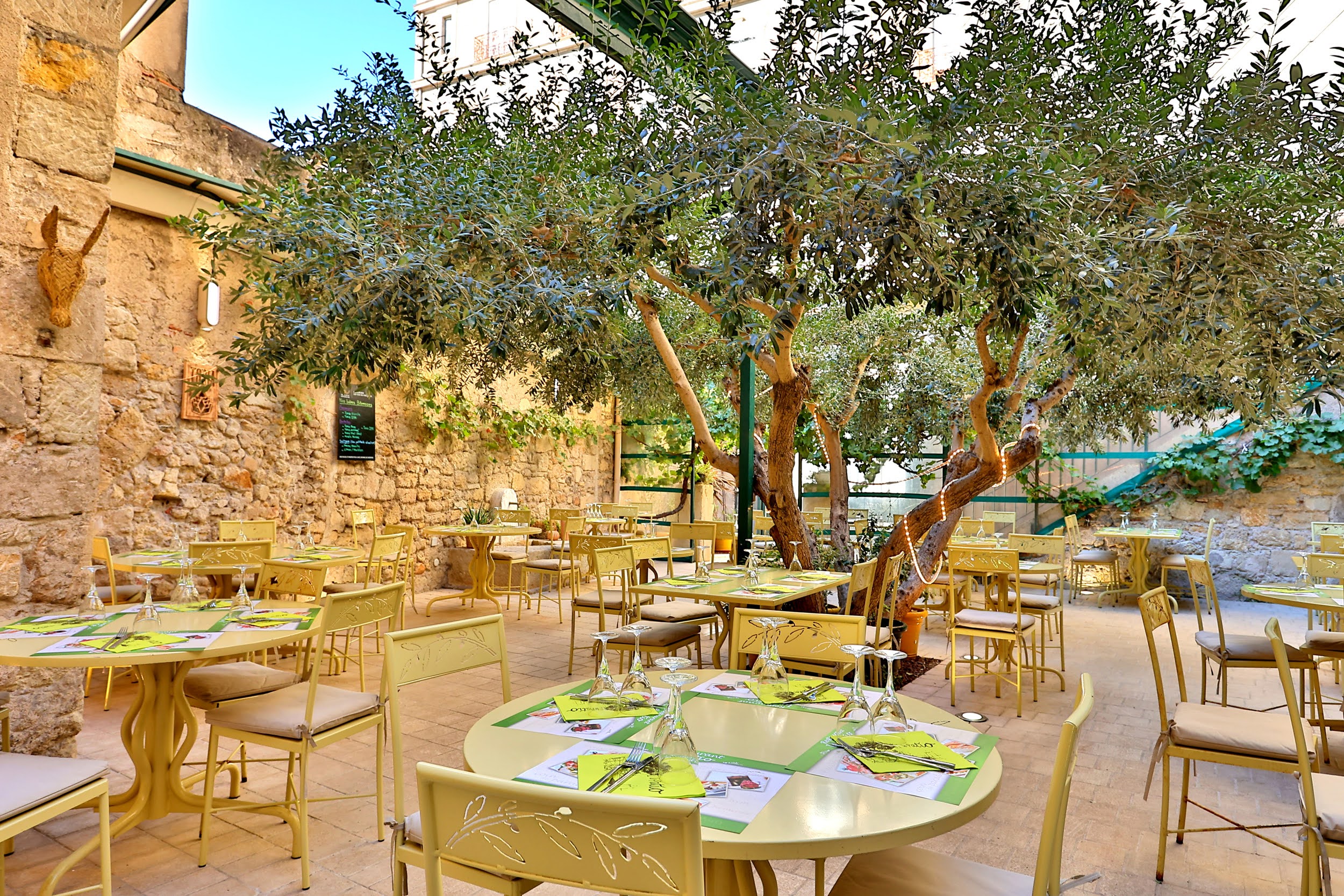 Patio du restaurant à Béziers